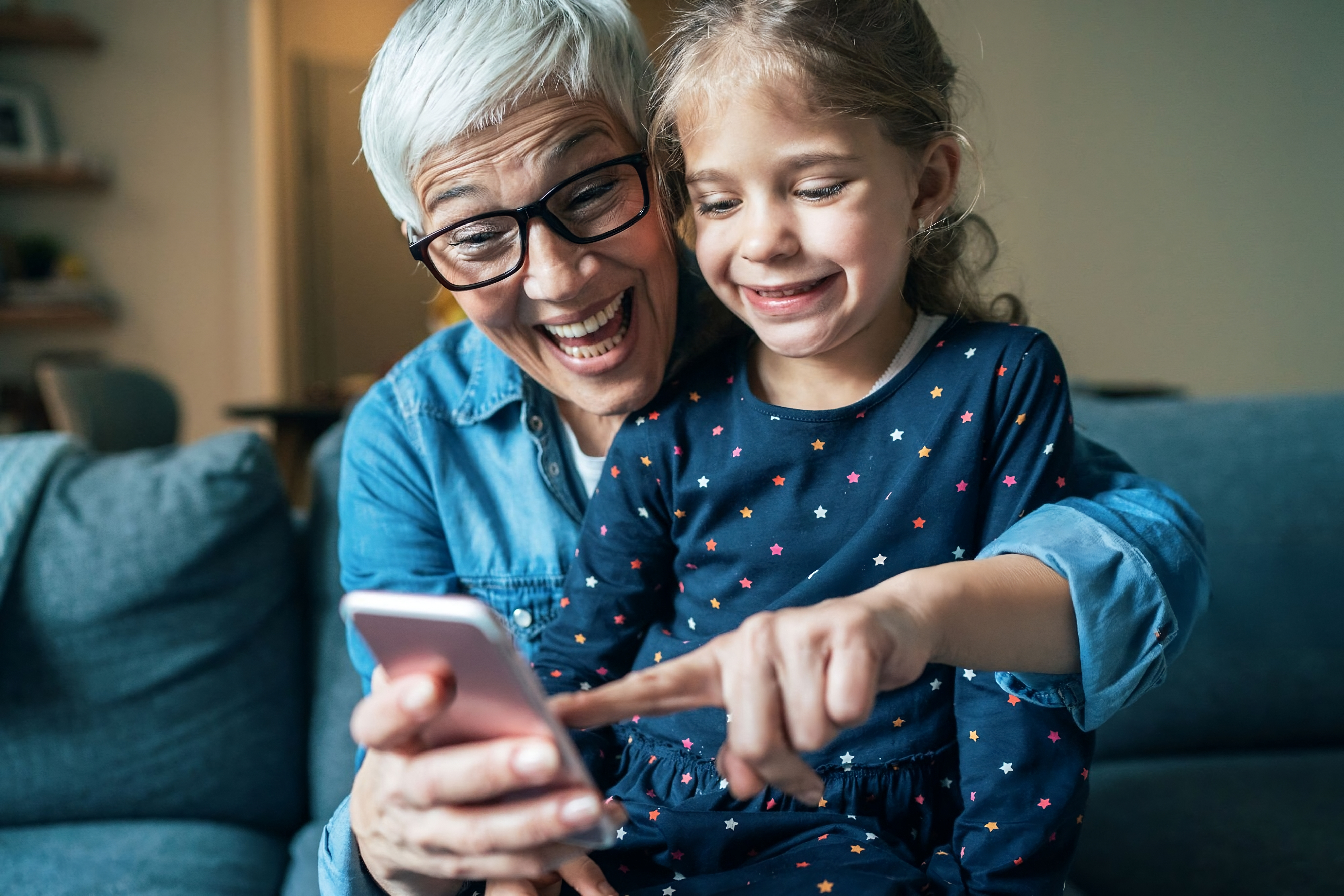 Solar-powered feeder mounted outdoors